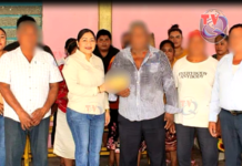 DIF Municipal entrega apoyos económicos y sillas de ruedas a población vulnerable